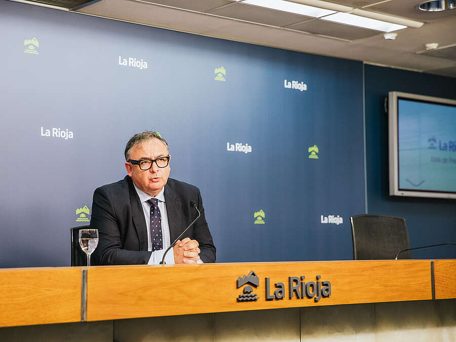 El gerente de la ADER, Luis Pérez Echeguren durante la presentación de las convocatorias de becas