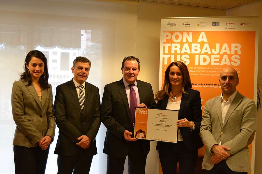 Entrega del diploma del emprendedor del mes de febrero