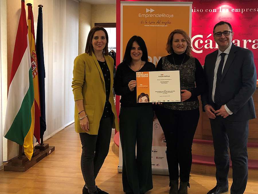 EmprendeRioja entrega el diploma al emprendedor del mes a Juana María San Miguel 