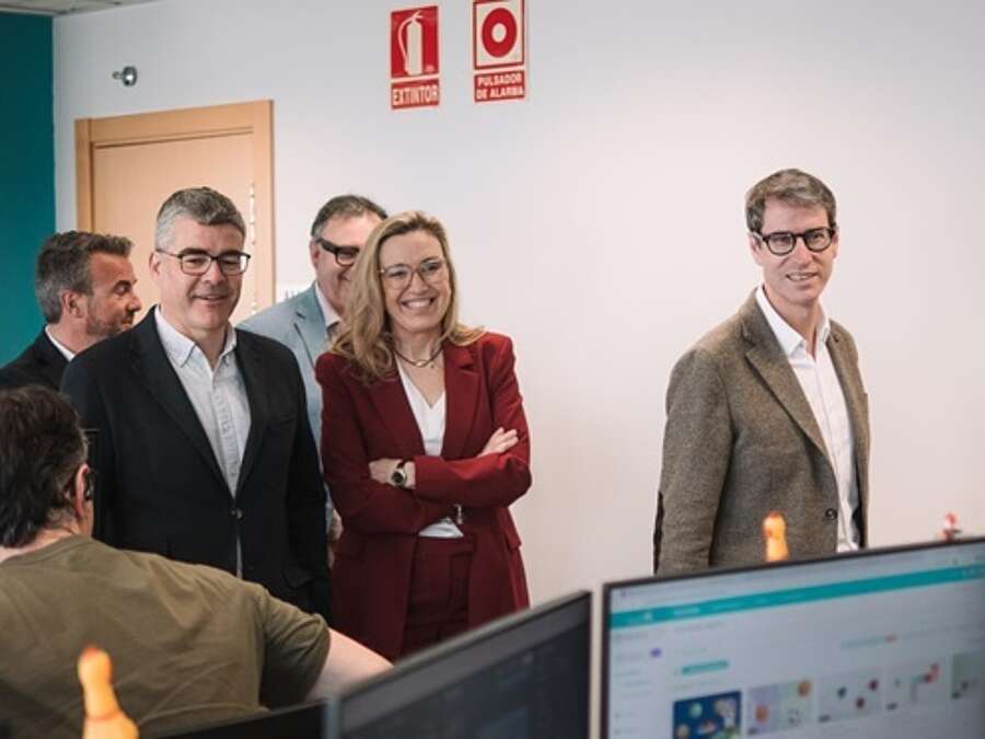 Asistentes en la visita a la empresa Neuronup