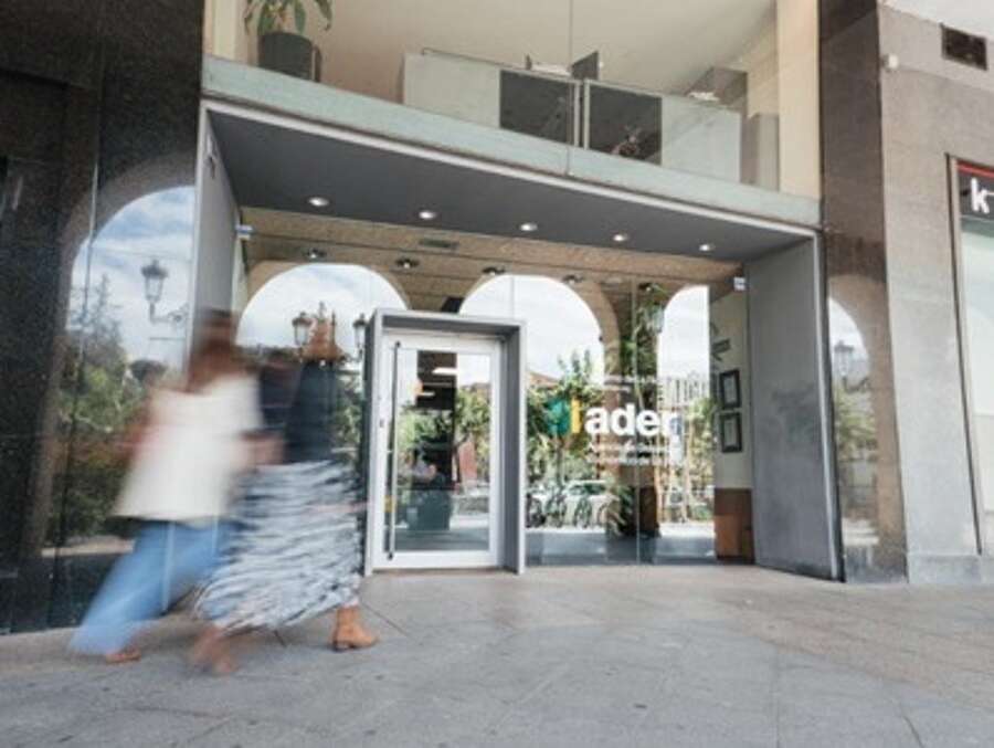 Puerta de entrada a la Agencia de Desarrollo Económico de La Rioja