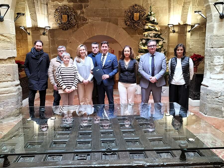 Asistentes a la presentación del convenio entre el Gobierno de La Rioja y el Ayuntamiento de Santo Domingo de la Calzada