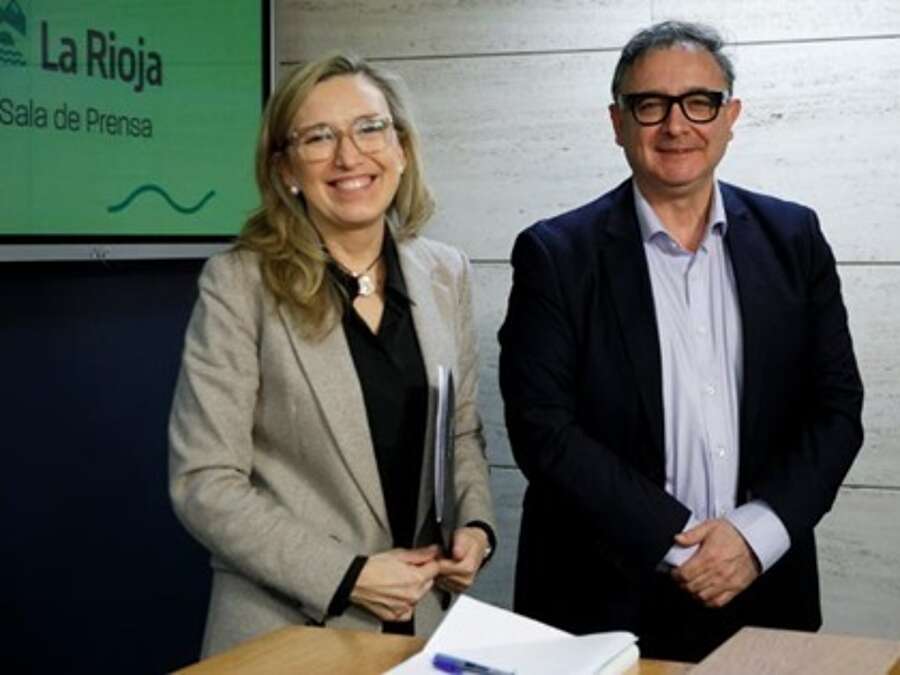 La consejera de Economía, Innovación, Empresa y Trabajo Autónomo, Belinda León y el gerente de ADER, Luis Pérez Echeguren