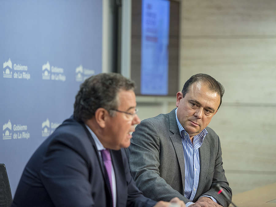 El gerente de la ADER, Javier Ureña, y el presidente del Club de Marketing, Ignacio Blanco, presentan el XIV Foro de gestión avanzada. 