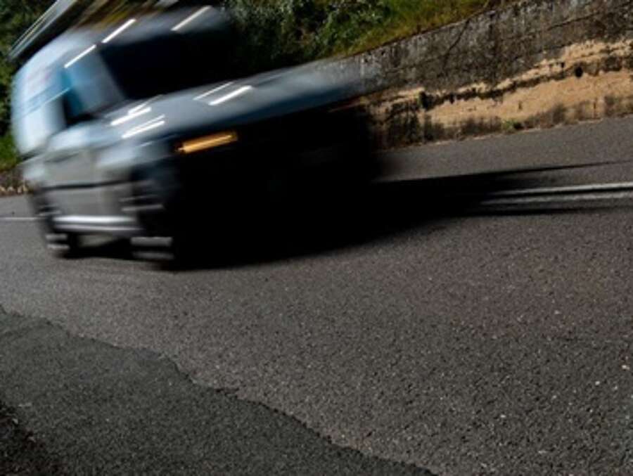 Imagen de un vehículo en carretera