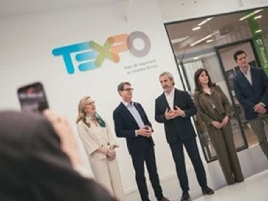 Asistentes a la visita a las instalaciones de la empresa riojana Teinnova