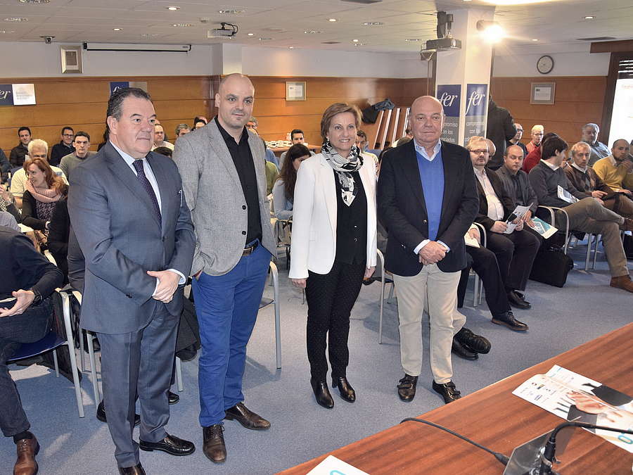 La consejera de Desarrollo Económico e Innovación, Leonor González Menorca, presenta la jornada en la que se expondrán casos de éxito de la Industria Conectada 4.0. 