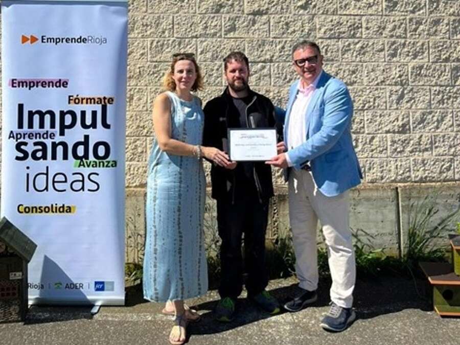 Entrega del reconocimiento de Emprendedor del Mes al proyecto empresarial de Gobela Estudio