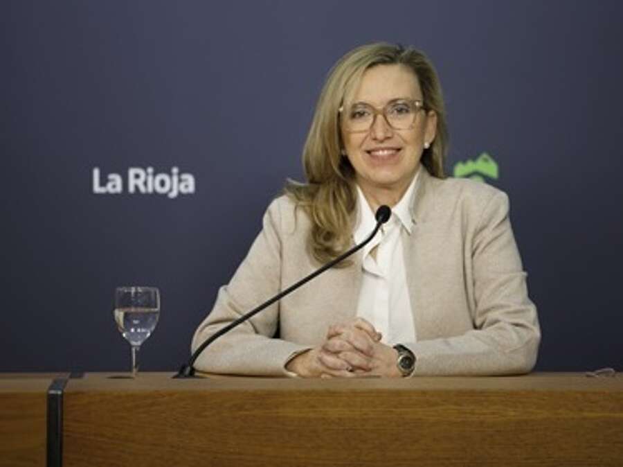 La consejera de Economía, Innovación, Empresa y Trabajo Autónomo, Belinda León, informa sobre la convocatoria EBT