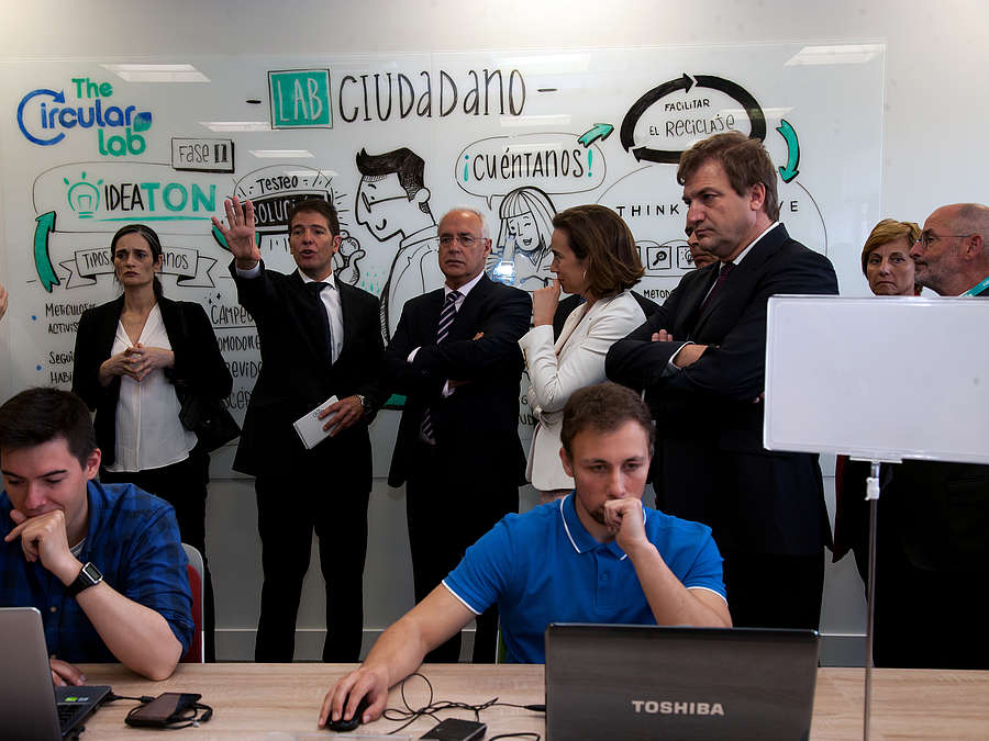 El presidente del Gobierno de La Rioja, José Ignacio Ceniceros, participa en la inauguración del Laboratorio de Economía Circular de Ecoembes. 