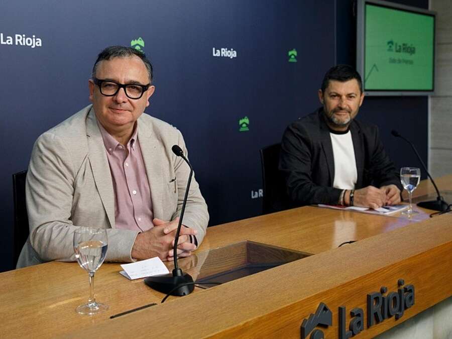 El gerente de la ADER, Luis Pérez Echeguren, y el secretario general de UPTA, Eduardo Abad, presentan acciones dirigidas a fomentar el relevo generacional y el emprendimiento