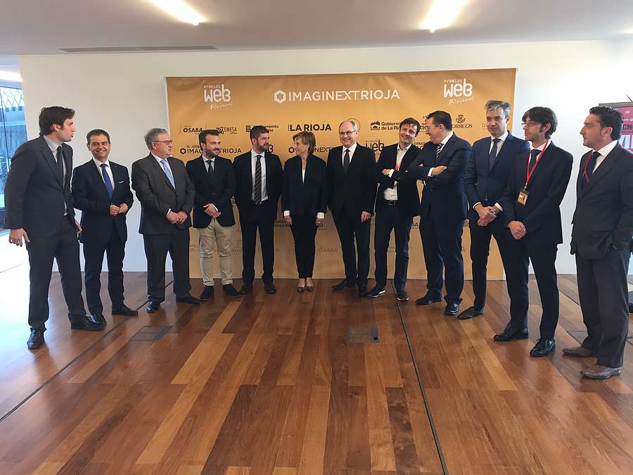 La consejera de Desarrollo Económico e Innovación, Leonor González Menorca, participa en la inauguración del encuentro Imaginext 2017. 