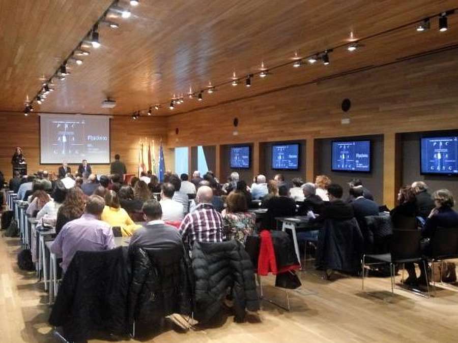 Asistentes a la celebración del Foro de Diseño en el sector del vino