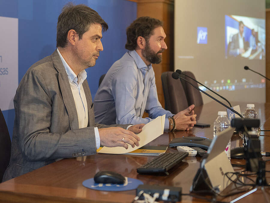 Luis Alonso y Eduardo Fernández en la Jornada de información de ayudas ADER