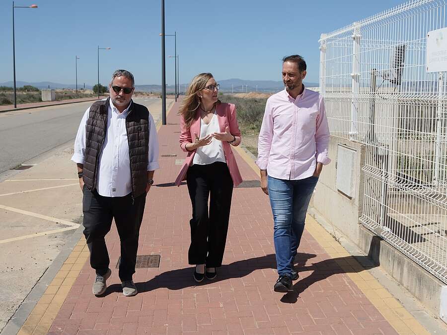 Asistentes a la visita del parque empresarial La Senda en Alfaro
