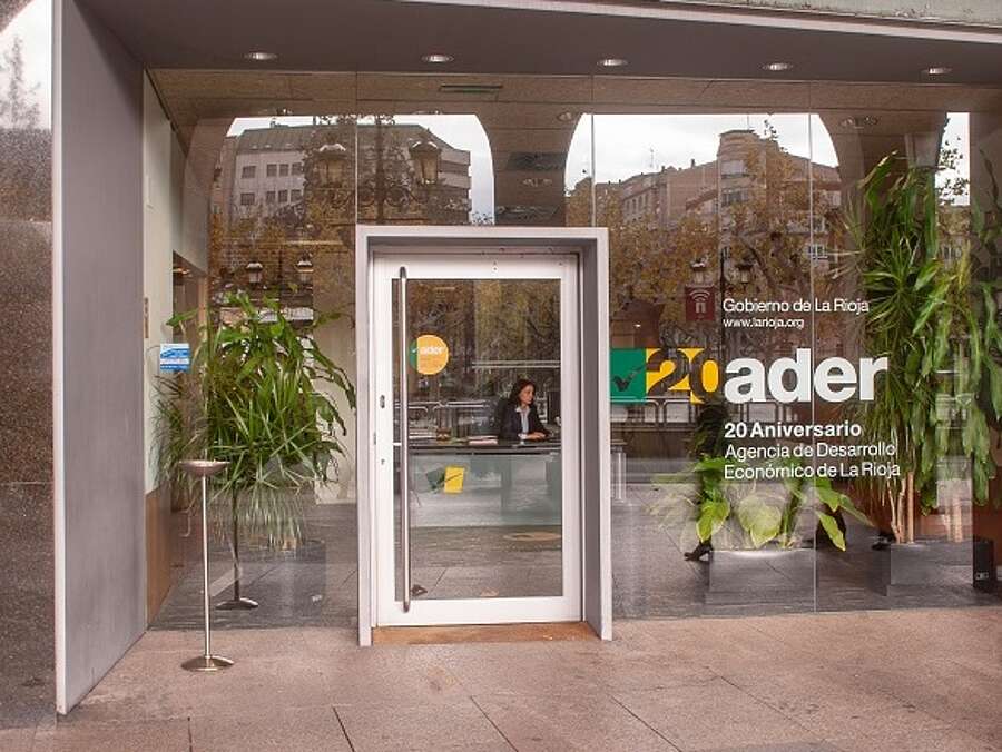 Entrada de la Agencia de Desarrollo Económico de La Rioja