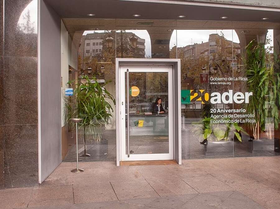 Entrada de la Agencia de Desarrollo de La Rioja