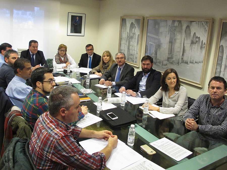 La consejera de Desarrollo Económico e Innovación, Leonor González Menorca, ha presidido esta mañana la reunión de la Mesa de Política Industrial e Innovación. 
