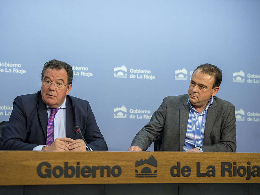 El gerente de la ADER, Javier Ureña, y el presidente del Club de Marketing, Ignacio Blanco, presentan el XIV Foro de gestión avanzada. 