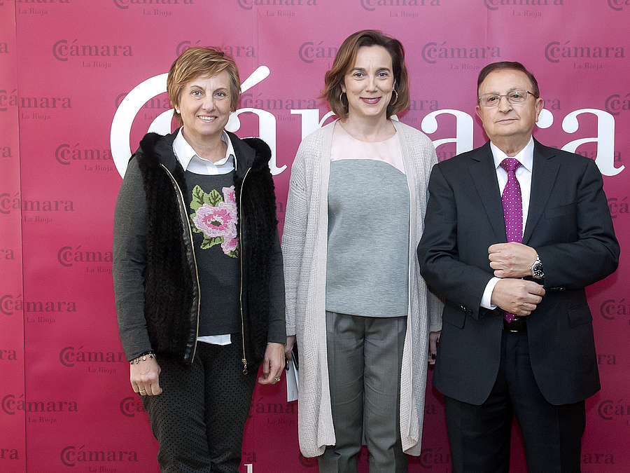 La consejera de Desarrollo Económico e Innovación, Leonor González Menorca; el presidente de la Cámara de Comercio de La Rioja, José María Ruiz Alejos, y la alcaldesa de Logroño, Cuca Gamarra, presentan la próxima edición de Logrostock. 