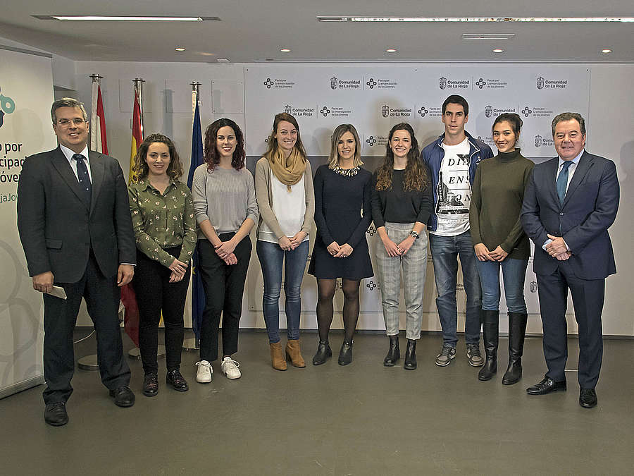 Javier Ureña y  Giorgio Cerina se reúnen con los becarios de internacionalización de la ADER, que se incorporarán los próximos días a sus destinos. 