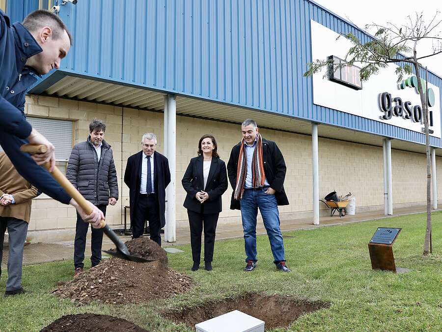 Colocación de la primera piedra en la ampliación de las instalaciones de Gasori en Haro