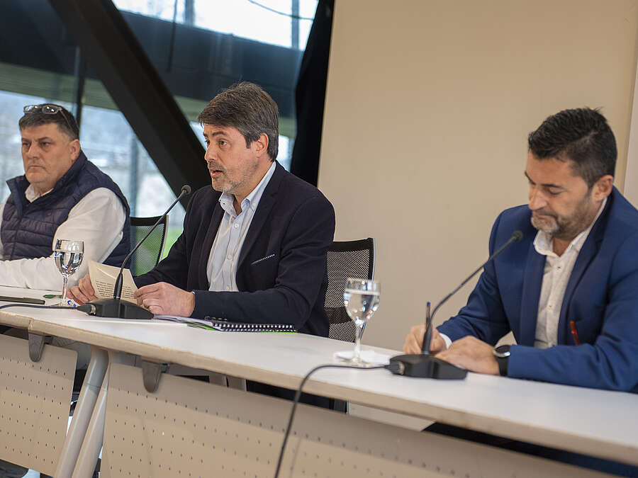 El gerente de ADER, Luis Alonso, el secretario general de UPTA, Eduardo Abad, y el secretario general de UPTA La Rioja, Javier Marzo, han presentan las conclusiones del Estudio del Grado de Madurez Digital del Colectivo Autónomo en La Rioja.
