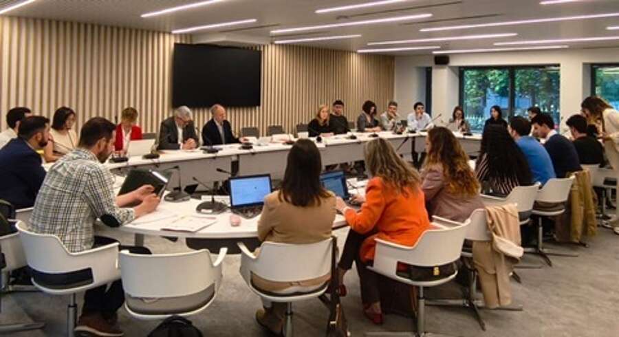 Asistentes a la reunión del programa Europa+Cerca
