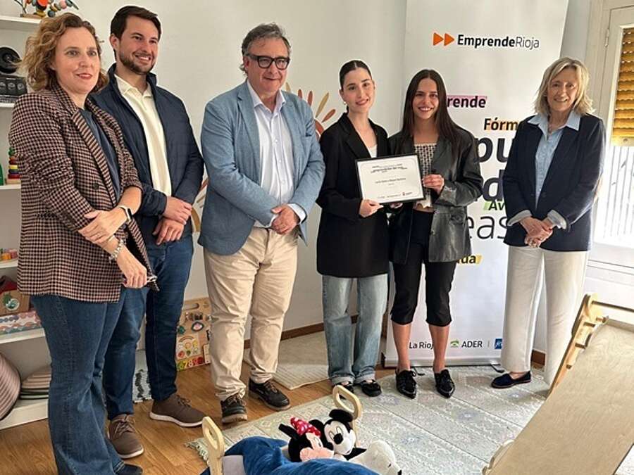 Entrega del reconocimiento de Emprendedor del Mes al proyecto empresarial Amaltea Centro Psicopedagógico