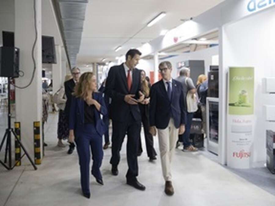 Asistentes al 40 aniversario de la empresa familiar riojana Comercial Oja