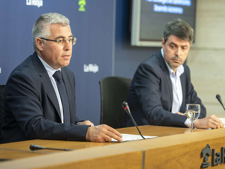 El consejero de Desarrollo Autonómico, José Ángel Lacalzada y el gerente de ADER, Luis Alonso Fernández