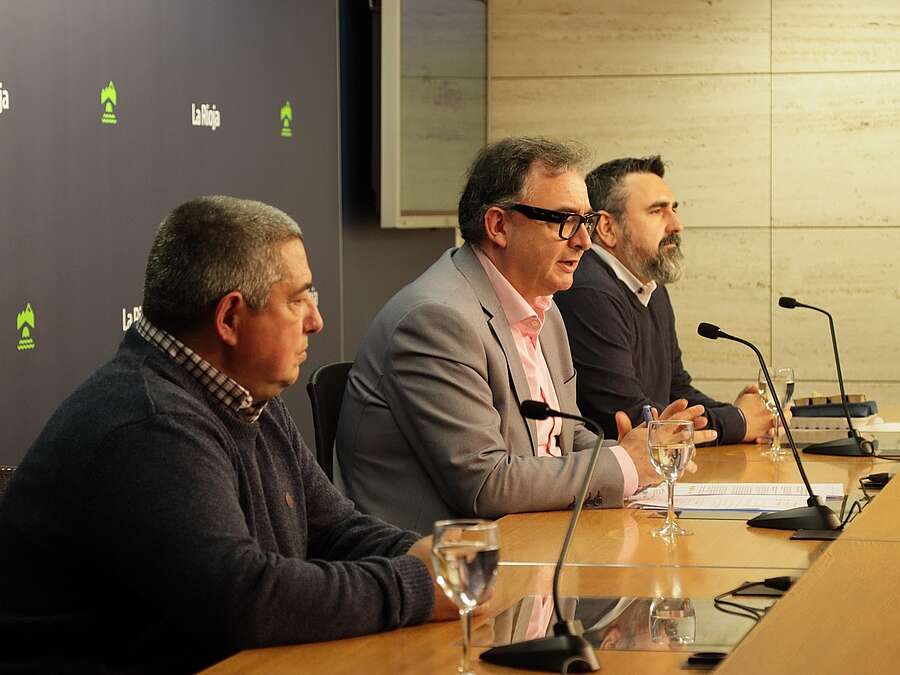 Luis Pérez Echeguren, gerente de ADER, Diego Rodríguez, director de proyectos en Entaina y José Vicente Sáinz, CEO de Solteco, en la presentación del proyecto ORHI+