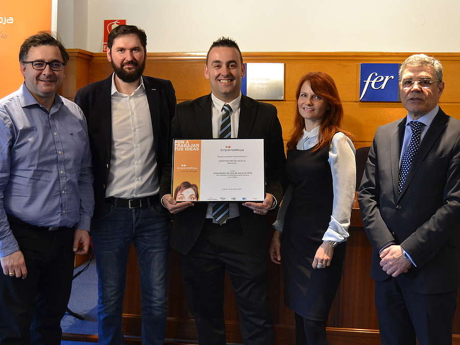 Entrega del diploma del emprendedor a la empresa Barricarte