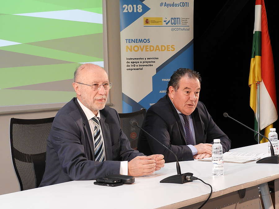 Francisco Marín y Javier Ureña participan en la jornada para informar a las empresas sobre los instrumentos de apoyo a la I+D+I