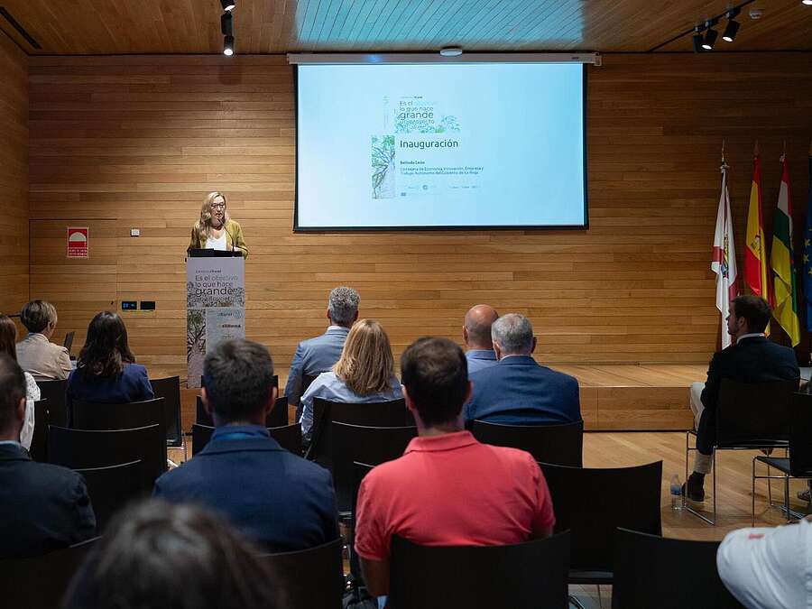 La consejera Belinda León en la presentación del proyecto dRural