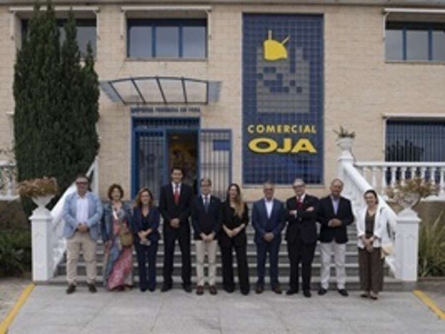 Asistentes al 40 aniversario de la empresa familiar riojana Comercial Oja